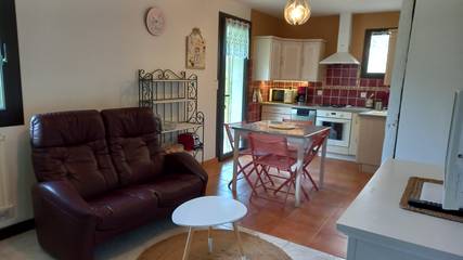 Gîte pour 3 personnes, avec terrasse et jardin dans Le Rozier