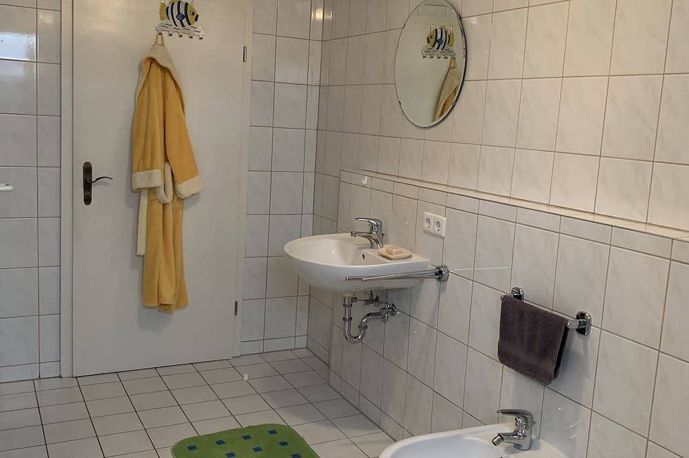 Ganze Wohnung, Geräumige Ferienwohnung mit sonnigem Garten & Sauna in Legoland Nähe in Ichenhausen, Bayerisch Schwaben