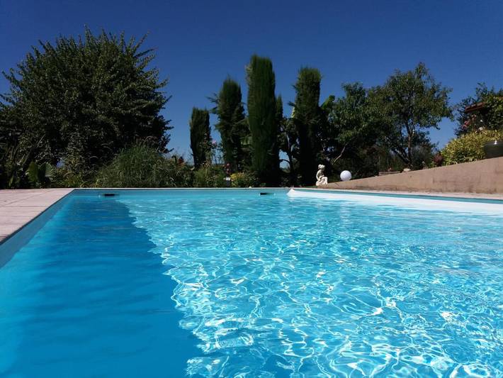 Maison de vacances pour 4 personnes, avec Jacuzzi et Terrasse ainsi que Jardin et Piscine