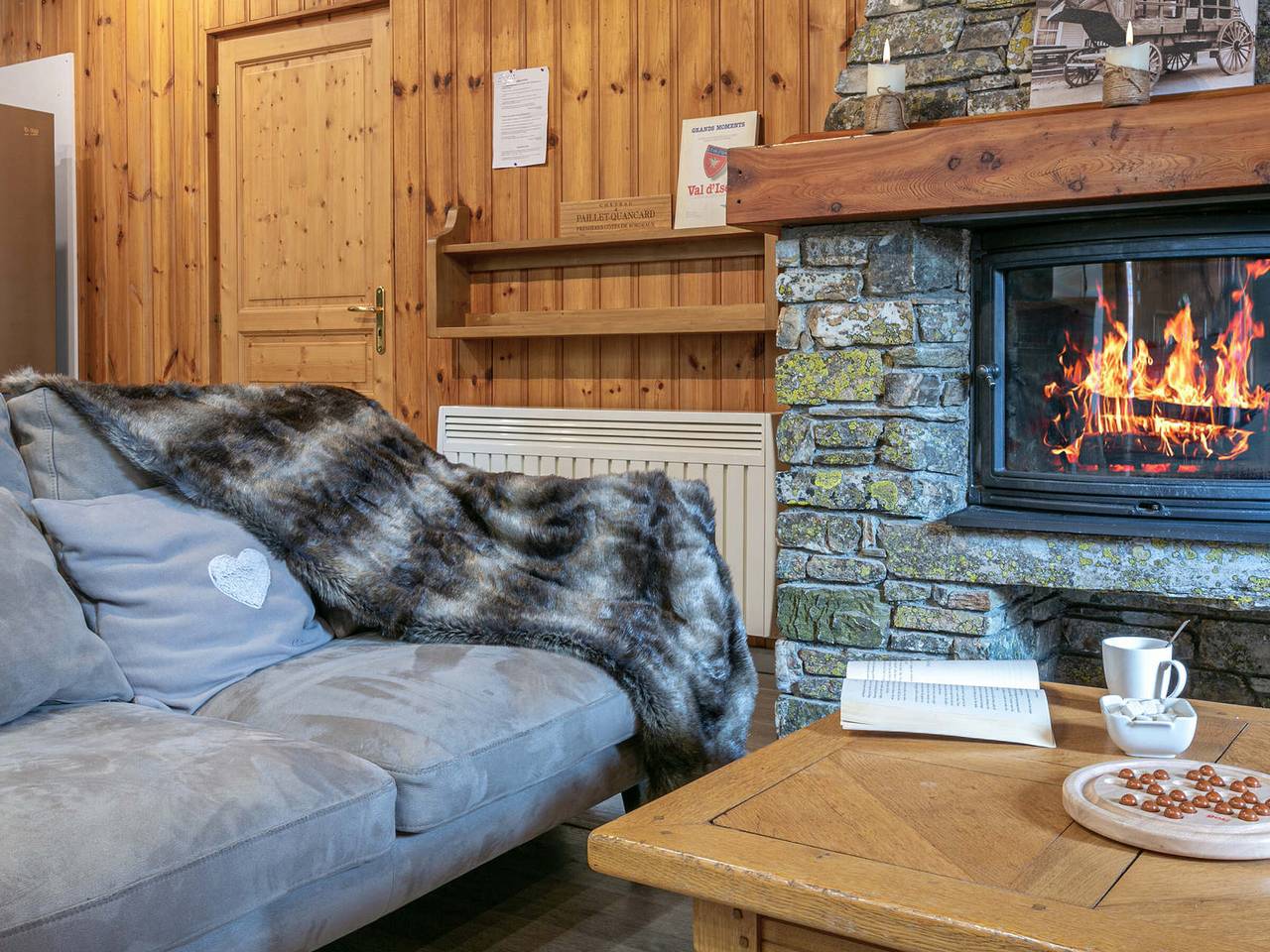 Geheel appartement, Mountain-Style Duplex Apartment in Rustic Chalet, Central Village Location, Ski-In/Ski-Out in Val-d'Isère, Massif de la Vanoise