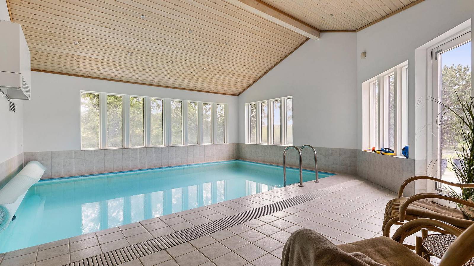 Holiday home with pool, sauna & near Vejby Strand in Rågeleje, Hovedstaden