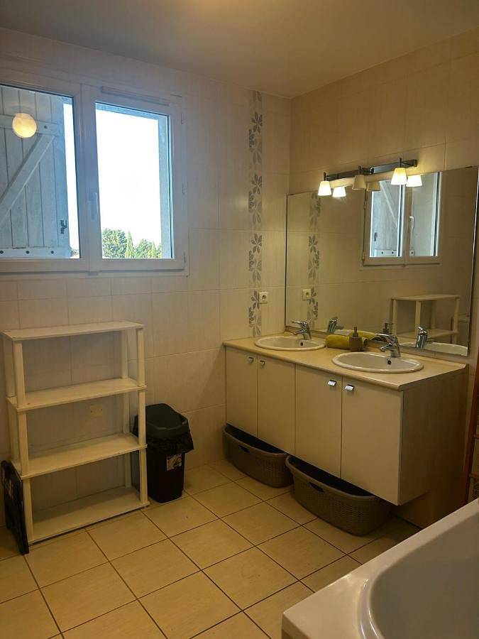 Gîte pour 2 personnes, avec Terrasse et Vue dans Janneyrias - 2