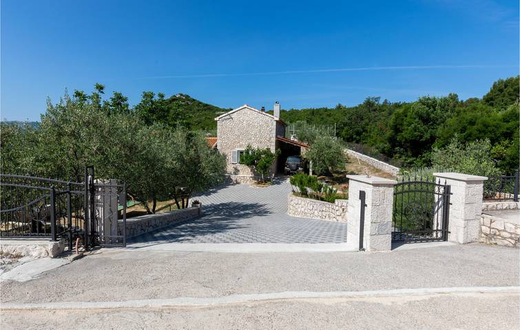 Ferienhaus für 4 Personen, mit Pool und Garten sowie Terrasse, mit Haustier in Dalmatien