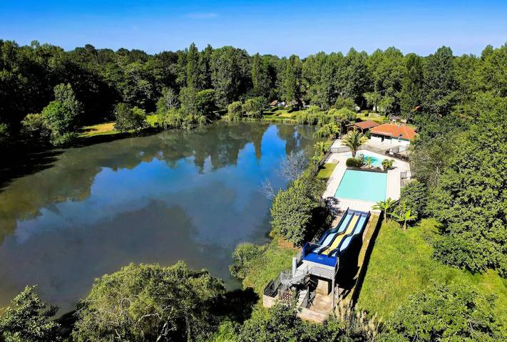 Camping pour 4 personnes, avec Terrasse et Piscine