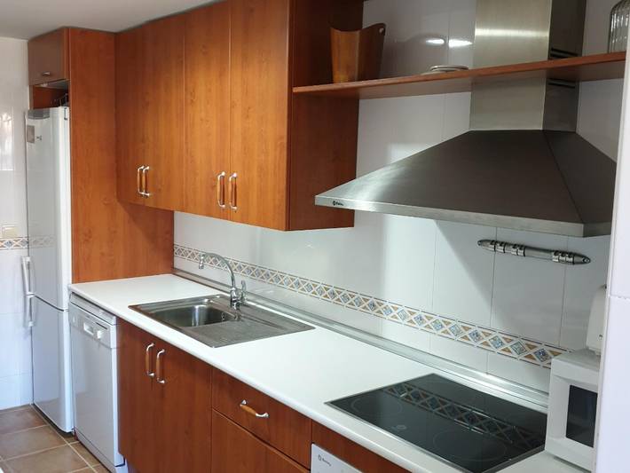 Apartamento entero, Dúplex luminoso en zona tranquila, cerca de Jaca, con parque, golf y comodidades familiares. in Jaca, Pirineo Aragonés