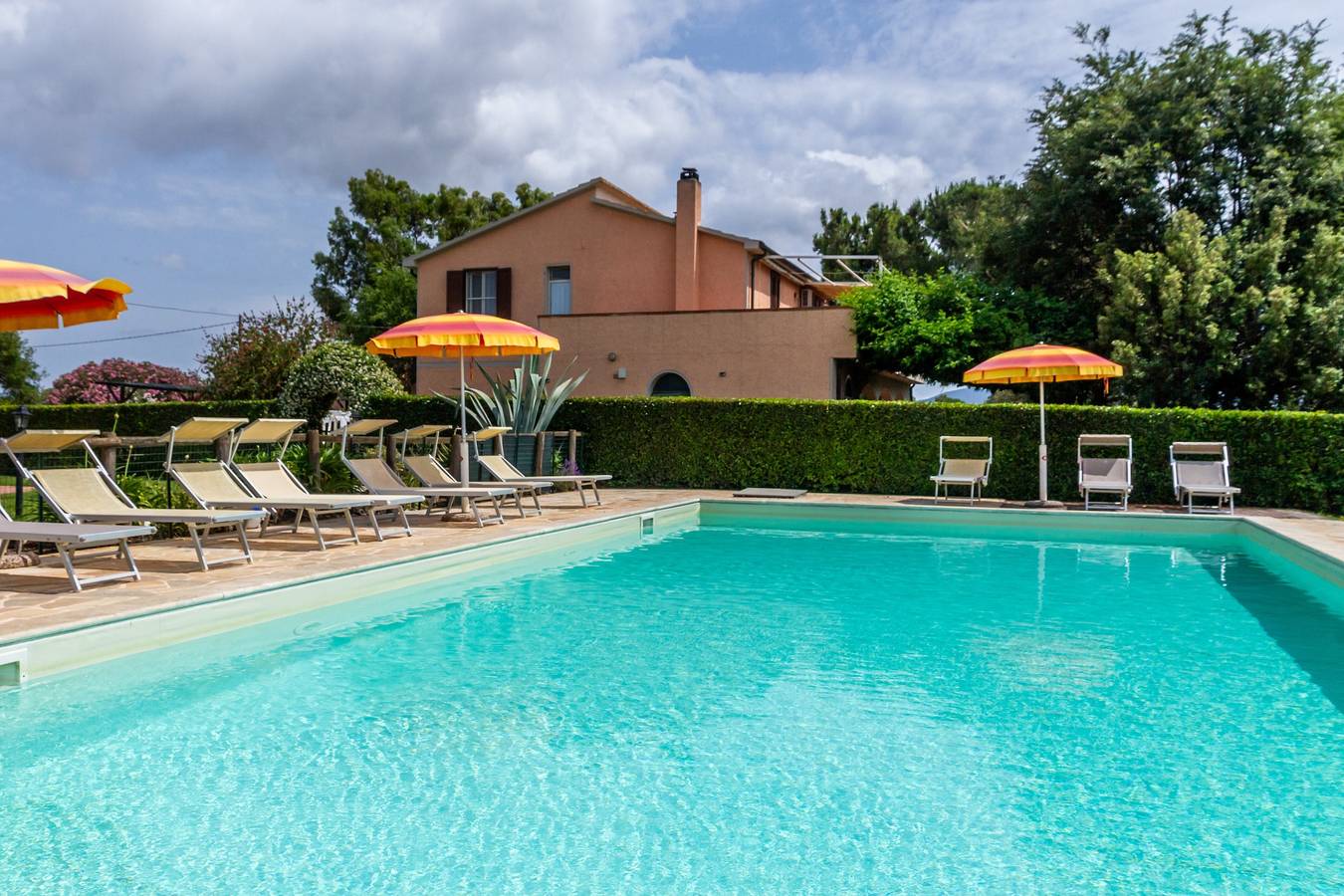 Entire apartment, Apartment 'Principina tra mare e natura' with Shared Pool, Wi-Fi and Air Conditioning in Grosseto, Parco Naturale della Maremma