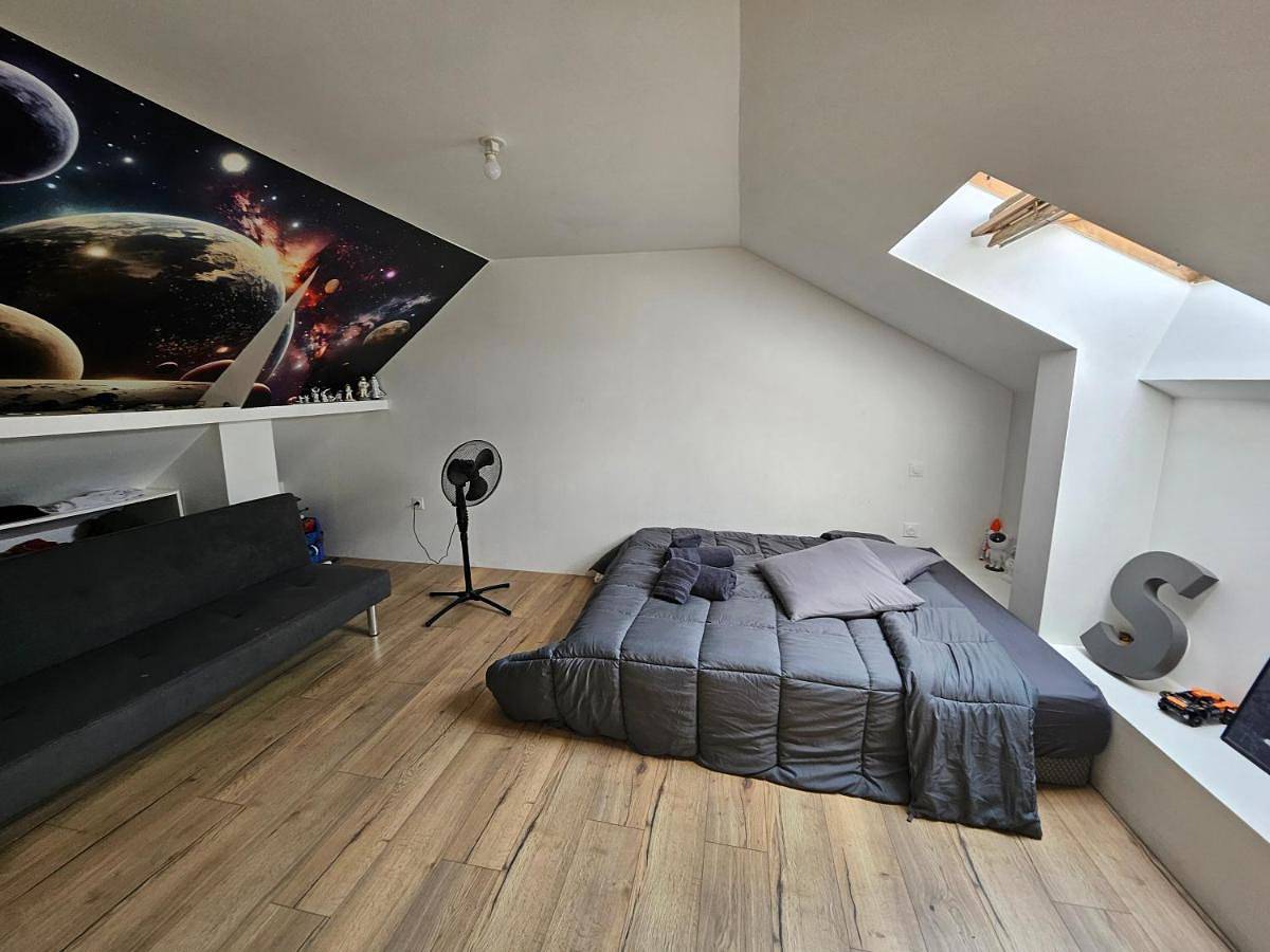 Double Room with Shared Bathroom in Ruaudin, Sarthe