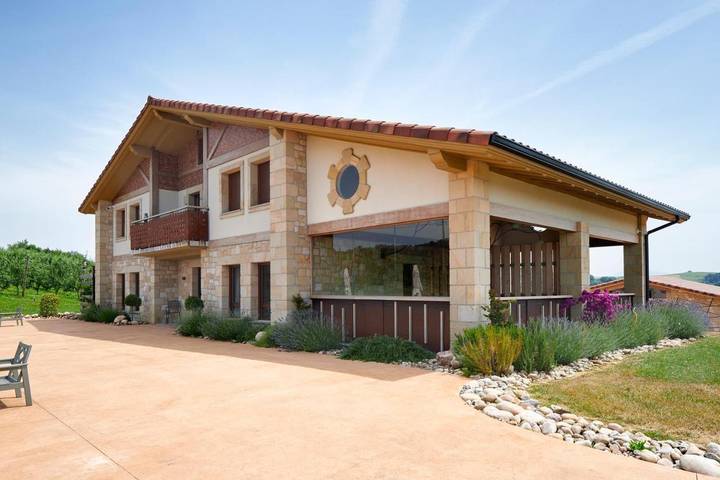 Casa rural para 4 personas, con Terraza además de Jardín y Vistas en Donostialdea