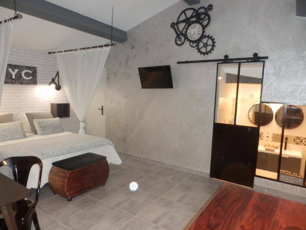 Double or Twin Room with Spa Access in Lambesc, Région d'Aix-en-Provence