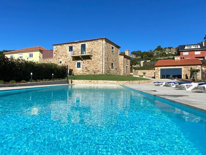 Aparthotel para 4 personas, con vistas además de piscina y jardín - 1