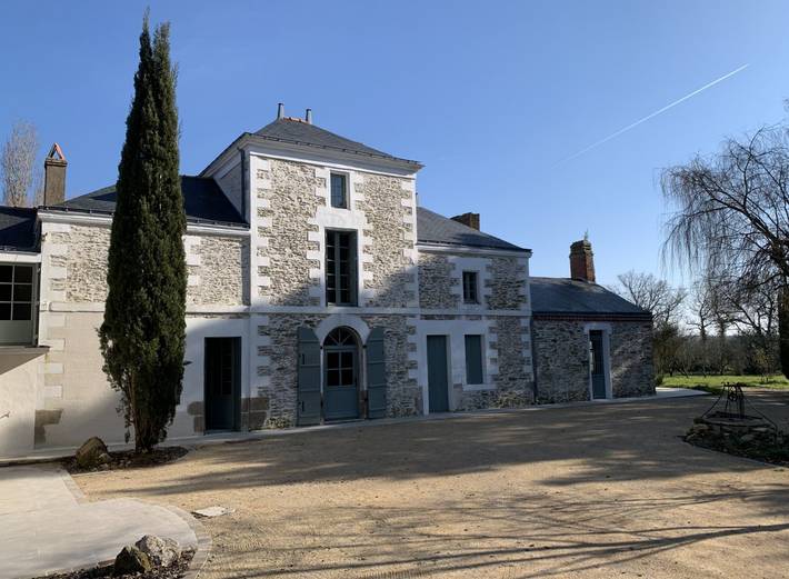 Gîte pour 22 personnes, avec terrasse ainsi que jardin et piscine, animaux acceptés