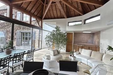 Gîte pour 8 personnes, avec jacuzzi à Fauverney