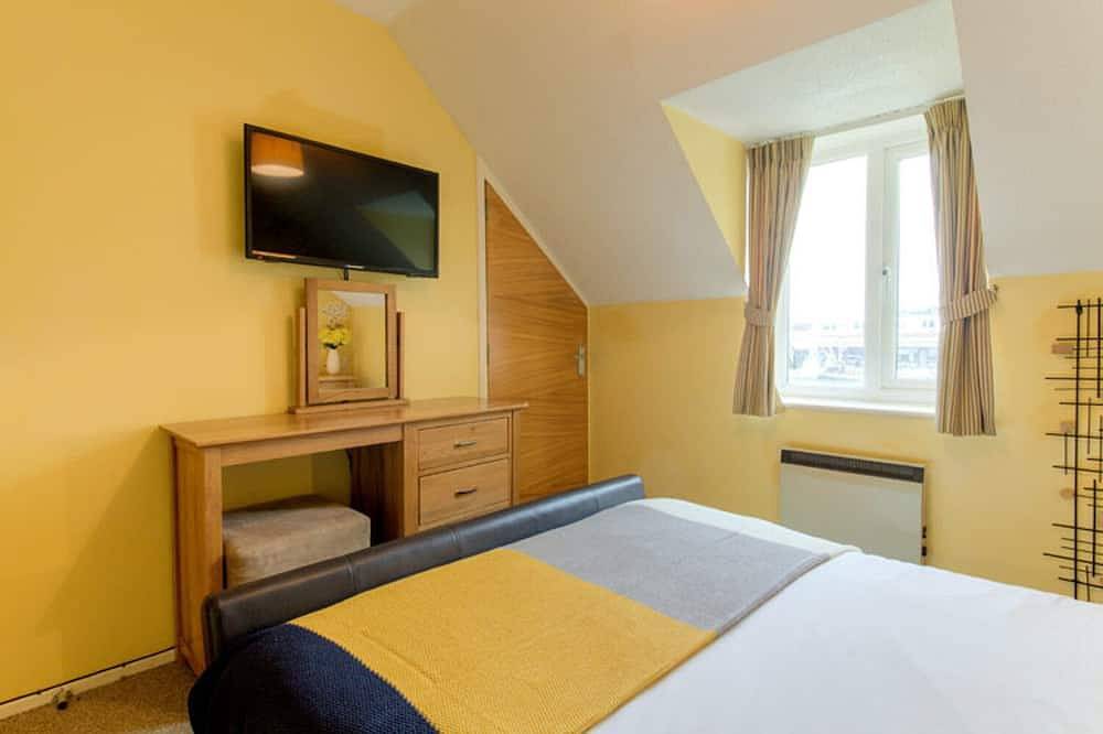 Riverside Holiday Cottage Nr The Iconic Wroxham Bridge. 2-Bedroom Pet-Friendly in Wroxham, The Broads