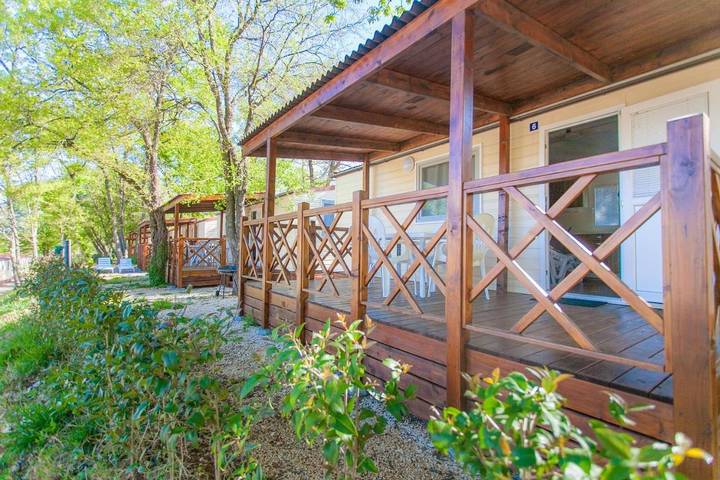 Camping für 4 Personen, mit Ausblick und Garten sowie Pool und Kinderpool in Funtana - 3