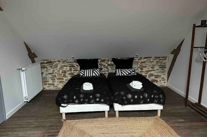 Gîte pour 2 personnes, avec jacuzzi ainsi que terrasse et jardin dans Vallons-de-l'Erdre - 3