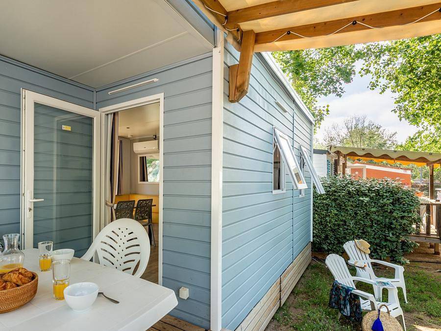 Camping Le Val de Durance - Mobilhome 6 personnes - Mobil-home | Comfort | 2 Ch. | 4/6 Pers. | Terrasse simple | Clim. in Cadenet, Parc naturel régional du Luberon
