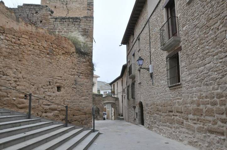 Apartamento de vacaciones para 6 personas, con terraza y vistas, Se admiten mascotas en Somontano de Barbastro
