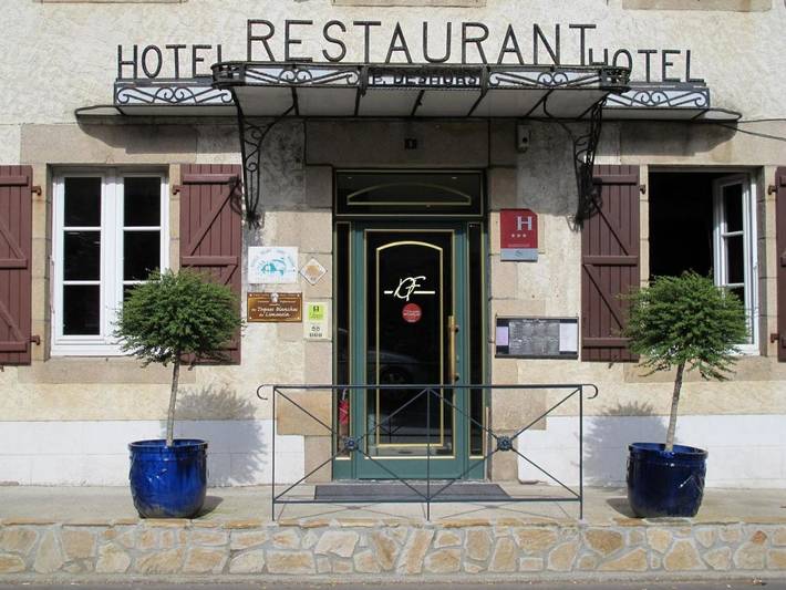 Hôtel pour 3 personnes, avec Jacuzzi et Terrasse ainsi que Jardin et Piscine à Chamboulive