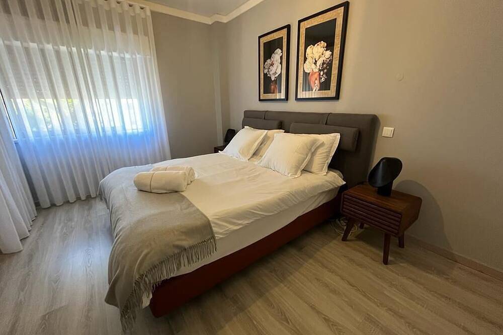 Entire apartment, Estoril Casino 3 Bedrooms With Pool in Cascais e Estoril, Costa de Lisboa