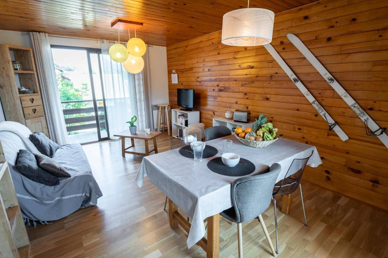 Appartement entier, Joli T2 - Vue sur Lac - 5 min du plan d'eau d'Embrun in Baratier, Parc national des Écrins