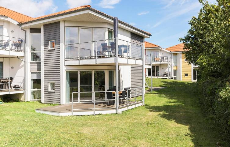 Ferielejlighed for 6 personer, med Terrasse og Have i Gudhjem