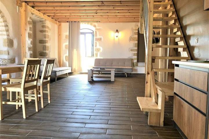 Ferienhaus für 8 Personen, mit Balkon und Pool sowie Garten