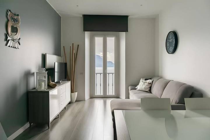 Ferienwohnung für 4 Personen, mit Garten und Seeblick sowie Balkon und Ausblick in Santa Maria Rezzonico