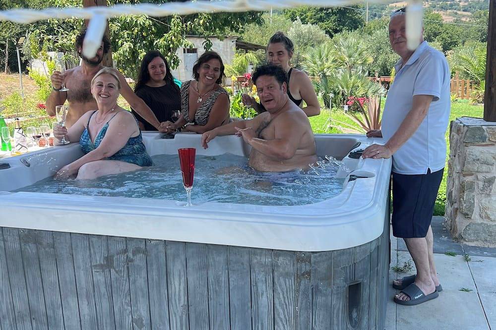 B&B Villa Rosa struttura 5stelle immersa nel verde1km uscita A2 Sa-Rc in Contursi Terme, Provincia di Salerno