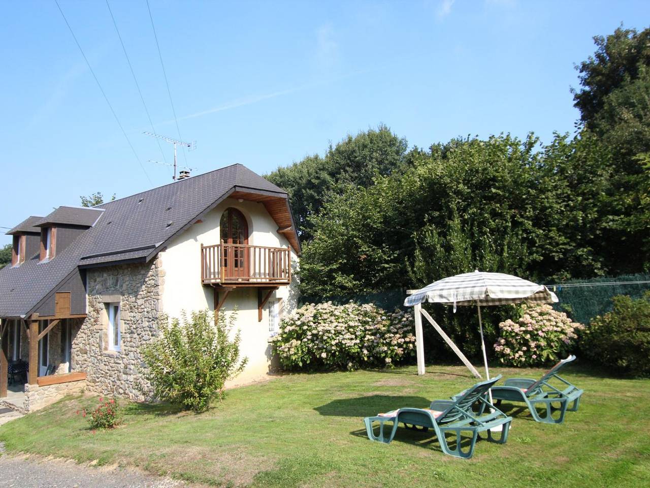 Charming Cottage in Cambernon - Fireplace, Enclosed Garden, Wifi, Sleeps 4 in Cambernon, Coutances