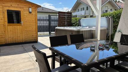 Ferienhaus für 4 Personen, mit Terrasse und Whirlpool in Rimsting