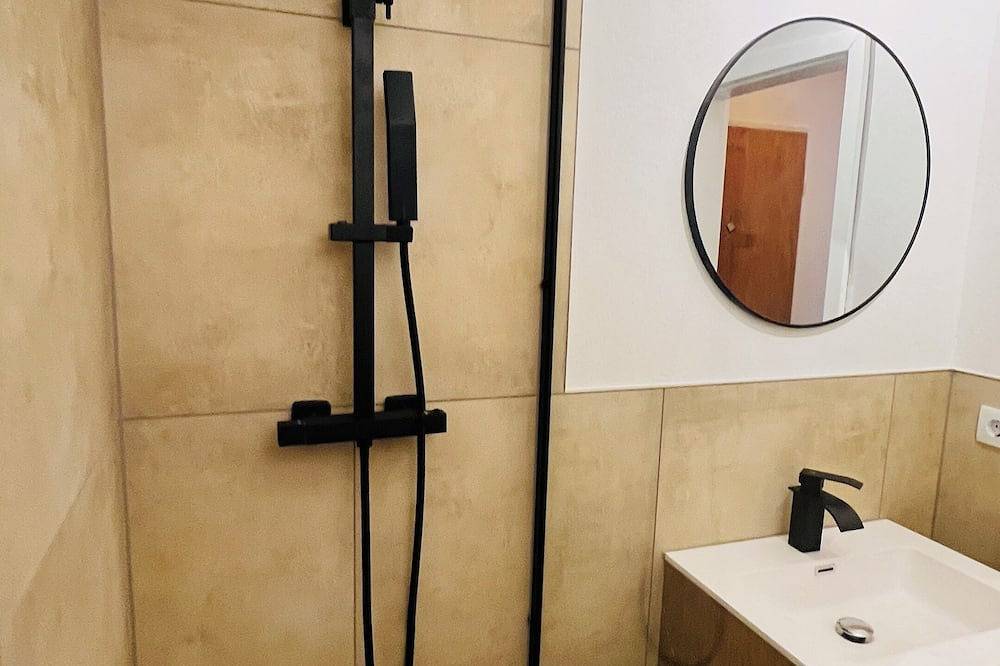 Entire apartment, 1-room apartment near Sanaklinikum balcony Netflix in Offenbach am Main, Offenbach