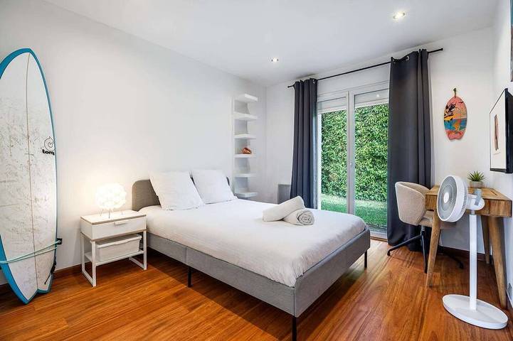 Location de vacances pour 8 personnes, avec Balcon et Jacuzzi ainsi que Jardin et Piscine à Montbazin - 3