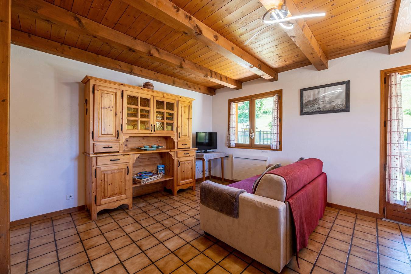 Appartement entier, Appartement 'L'Hermine, Piscine Et Aire De Jeux' avec vue sur les montagnes, terrasse et Wi-Fi in Crest-Voland, Région d'Albertville
