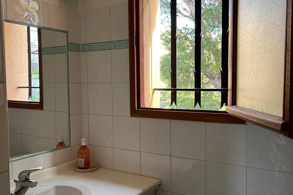 Chambre Dhôte 2 Personnes à la Panouse, Marseille 13009 in Marsella, Parque nacional de las Calanques