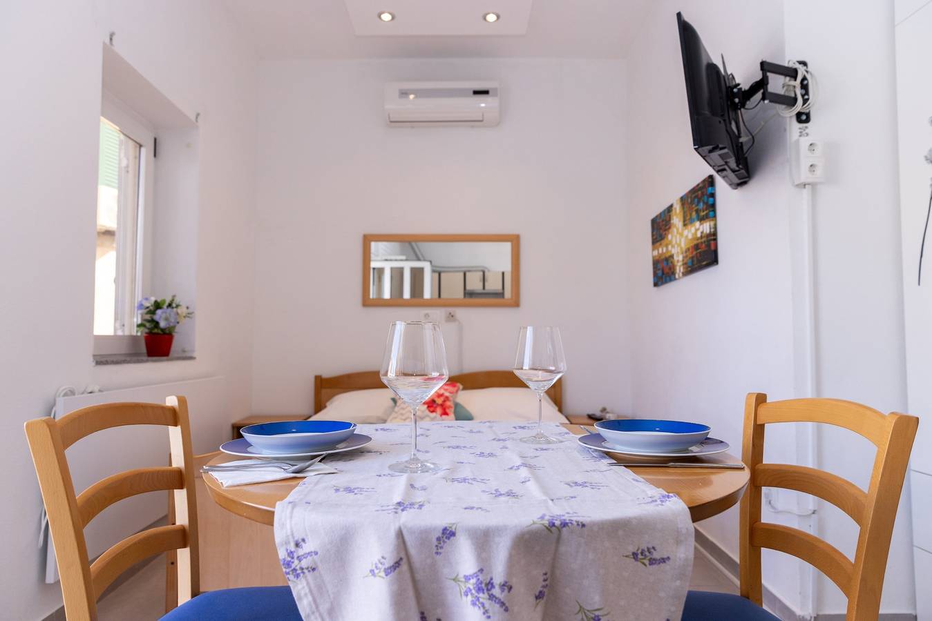 Entire studio, B studio apartment near the beach with sea view in Kastel Gomilica, Kaštela