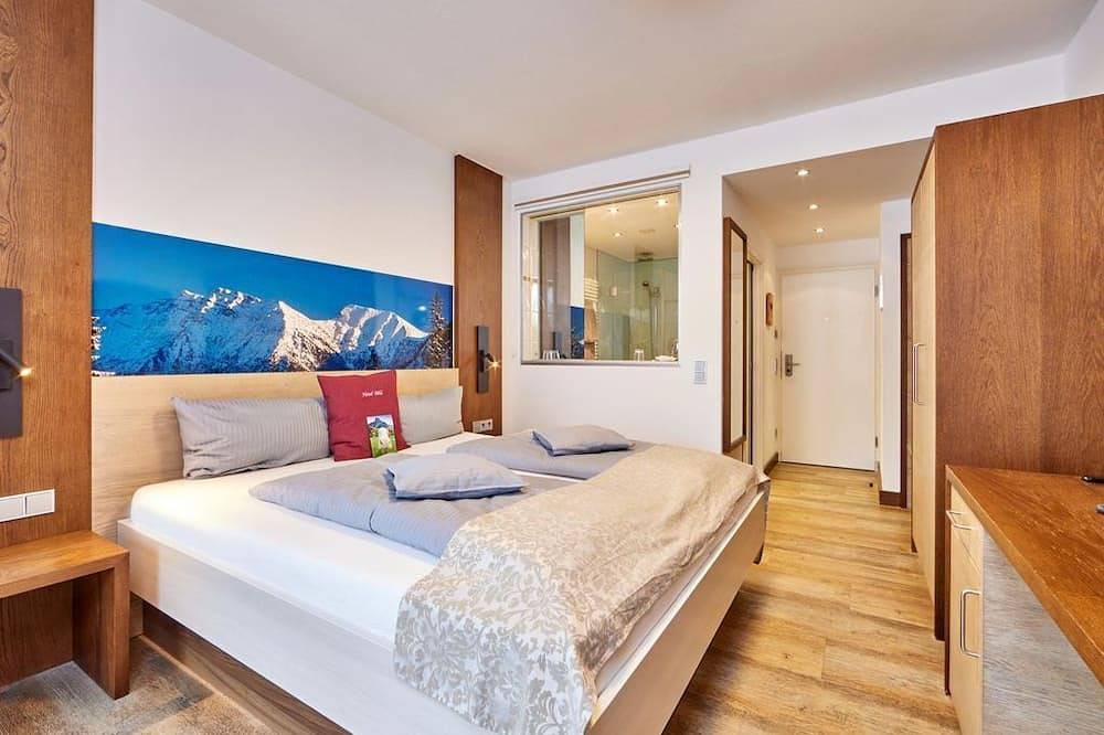 Doppelzimmer Economy - Aktiv Hotel Böld & Restaurant Uhrmacher in Oberammergau, Bayerische Alpen