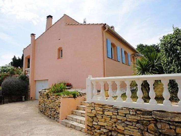 Ferienhaus in Armissan mit Schwimmbecken in Armissan, Côte d'Améthyste