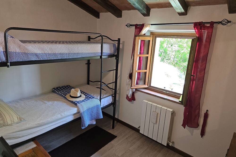 Romantic Tuscany villa with private pool in stunning location, complete privacy. in Castiglione di Garfagnana, Garfagnana