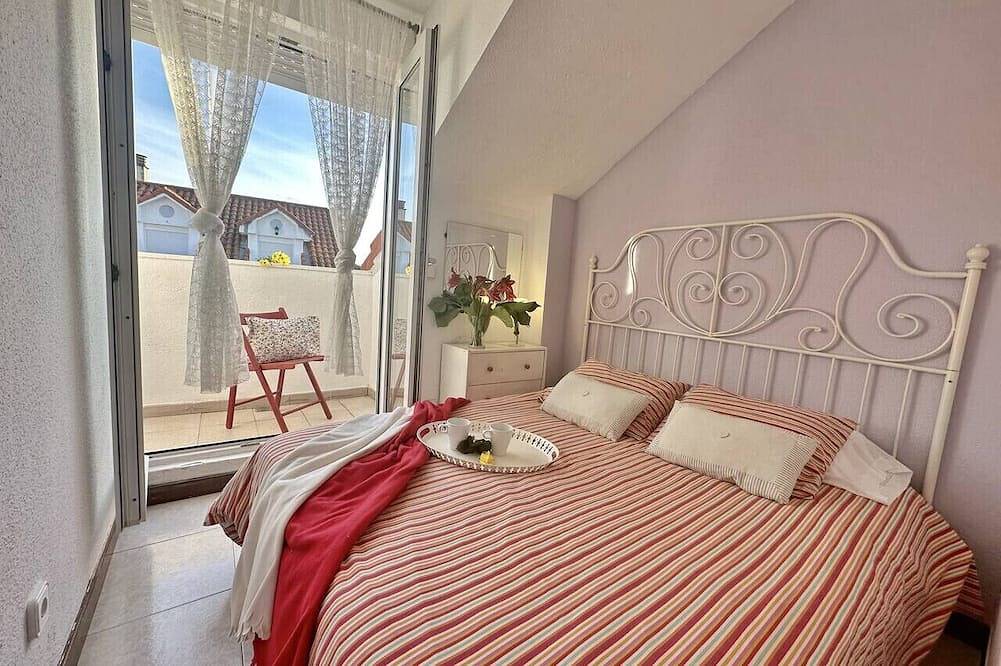 Appartement entier, Duplex with view La Arena 4605 in Arnuero, Côte Cantabrienne