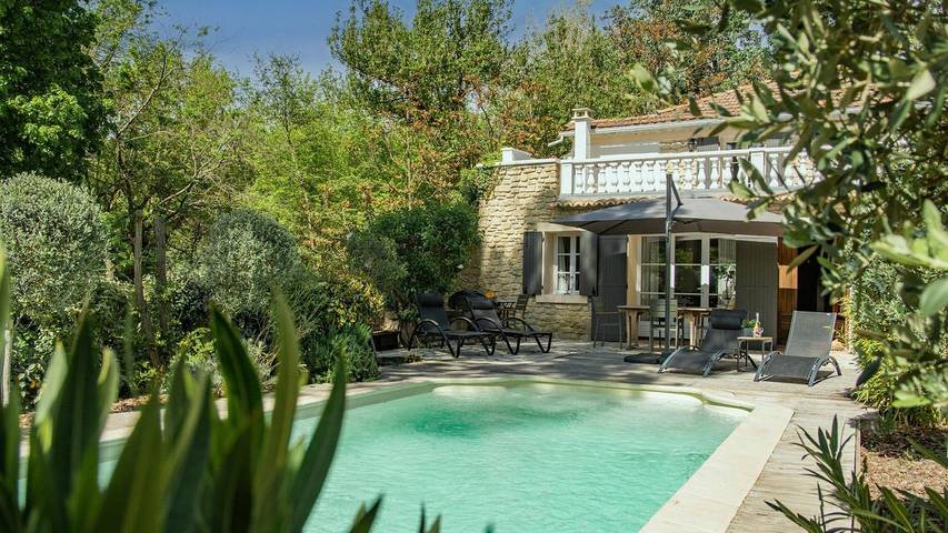 Vakantiehuis voor 6 personen, with terras and zwembad as well as tuin in Carpentras