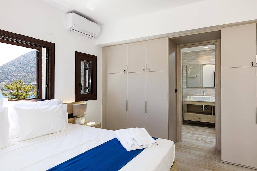 The White House of Bali, an outstanding Seaview villa, a w/private pool (14pax) in Bali (Crète), Région de Réthymnon