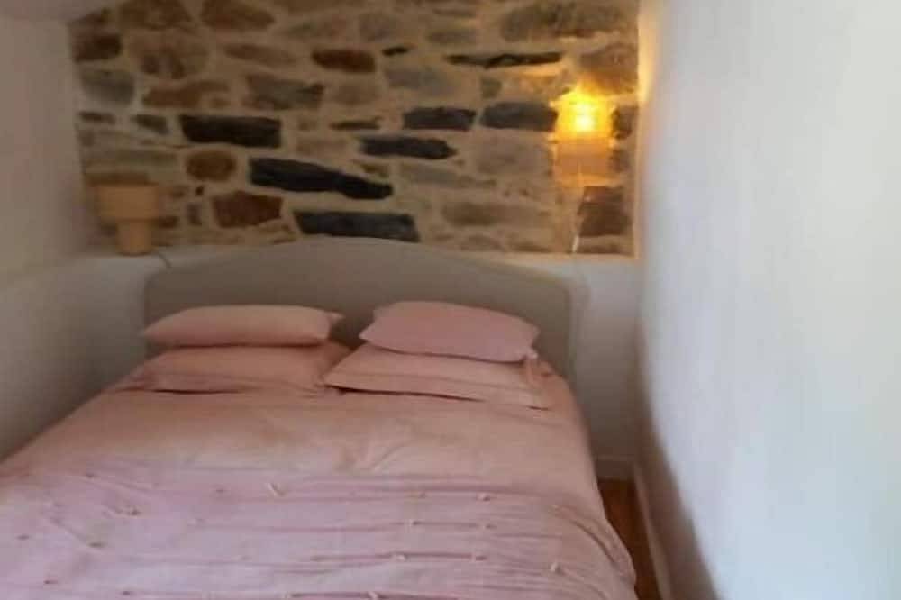 Maison, calme avec cheminée. in Botmeur, Région de Châteaulin