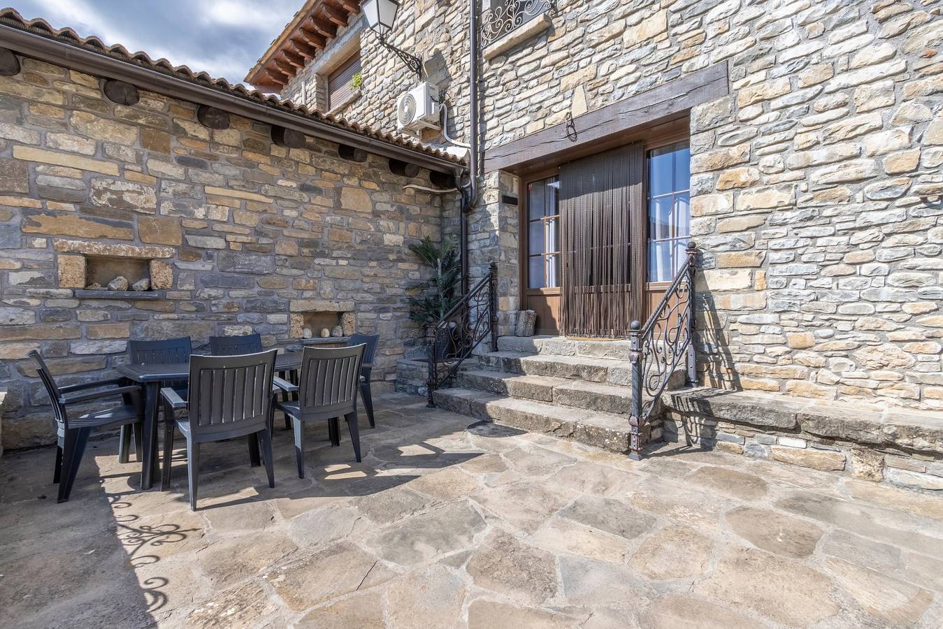 Apartamento 'Bachella' con vistas a la montaña, terraza privada y Wi-Fi in Fiscal, Pirineo Aragonés