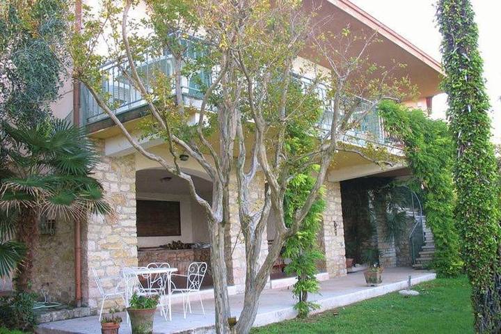 Villa pour 11 personnes, avec piscine et jardin ainsi que vue et vue sur le lac, animaux acceptés à Torri del Benaco - 3