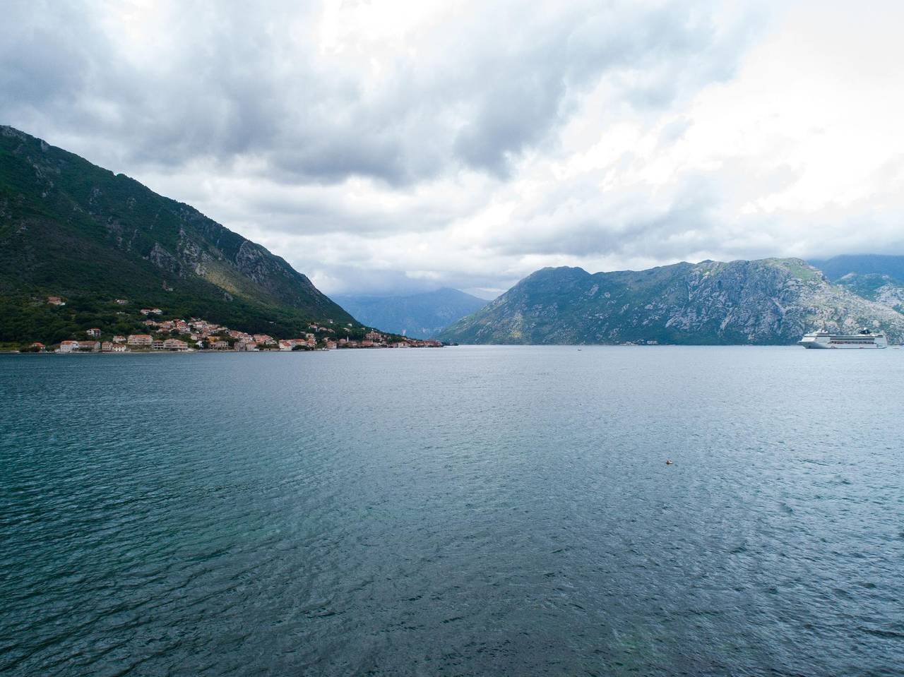 Cały apartament wypoczynkowy, Holiday apartment by the sea with terrace in Dobrota, Opština Kotor