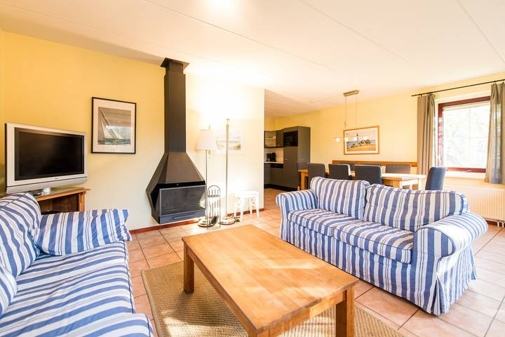 Ferienhaus für 8 Personen, mit Balkon/Terrasse und Whirlpool sowie Terrasse und Garten auf Ameland - 3