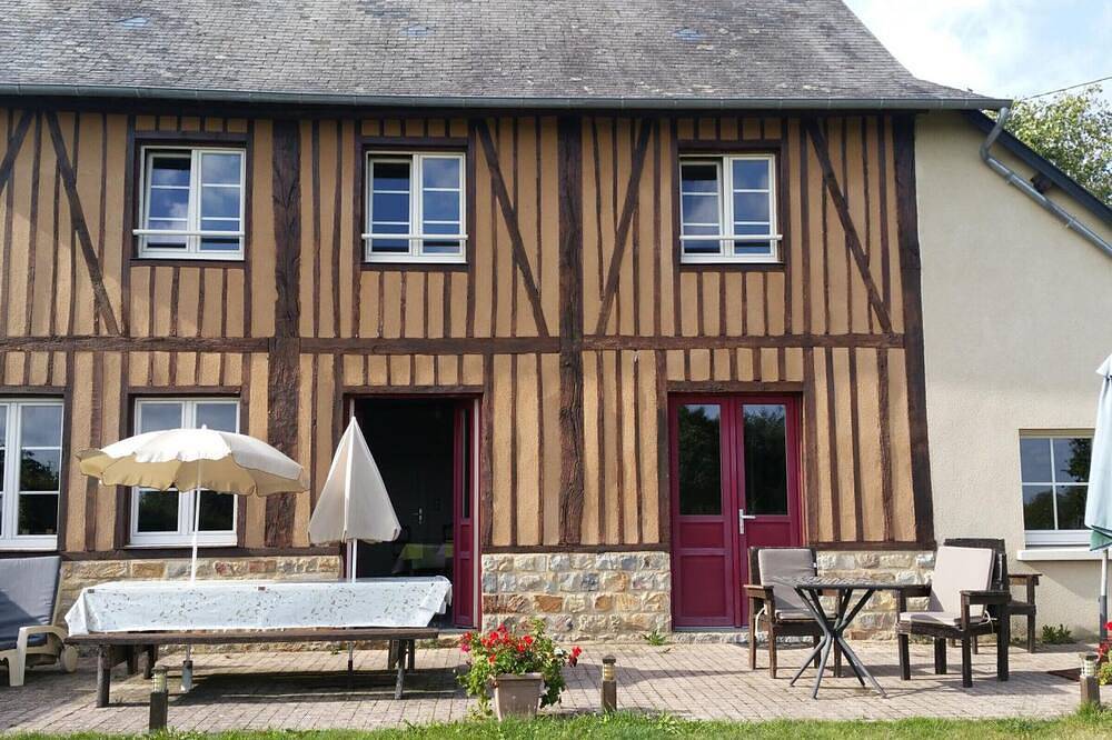 Charmante maison normande authentique avec cheminée et animaux acceptés in Barenton, Parc naturel régional Normandie-Maine