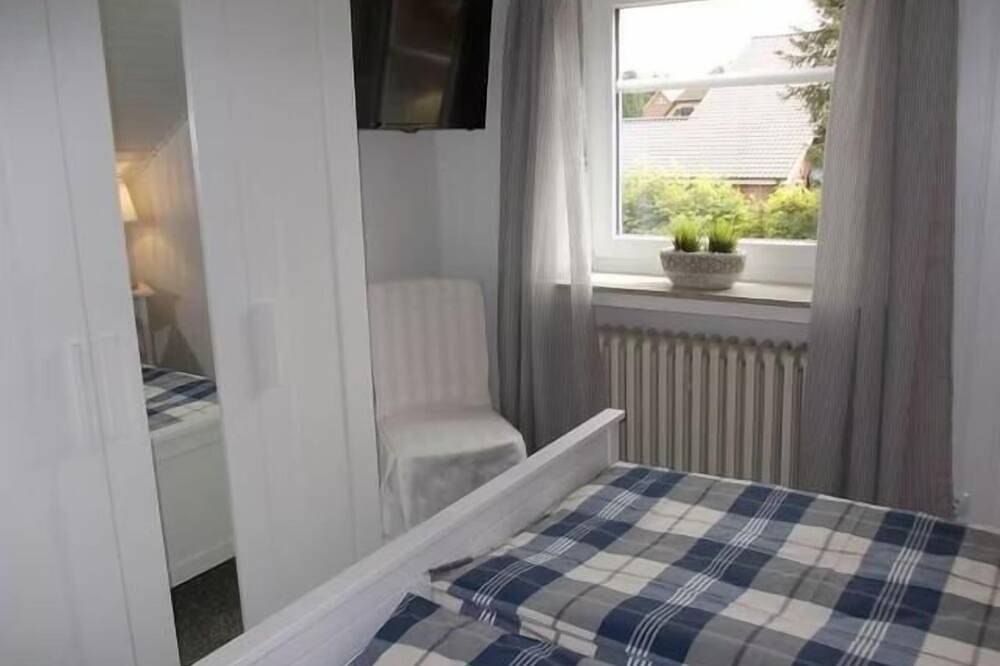 Ganze Wohnung, Ferienwohnung \"Pfötchenparadies I\" für 4 Erwachsene, 2 Kinder und 6 Hunde. in Langen (Geestland), Geestland
