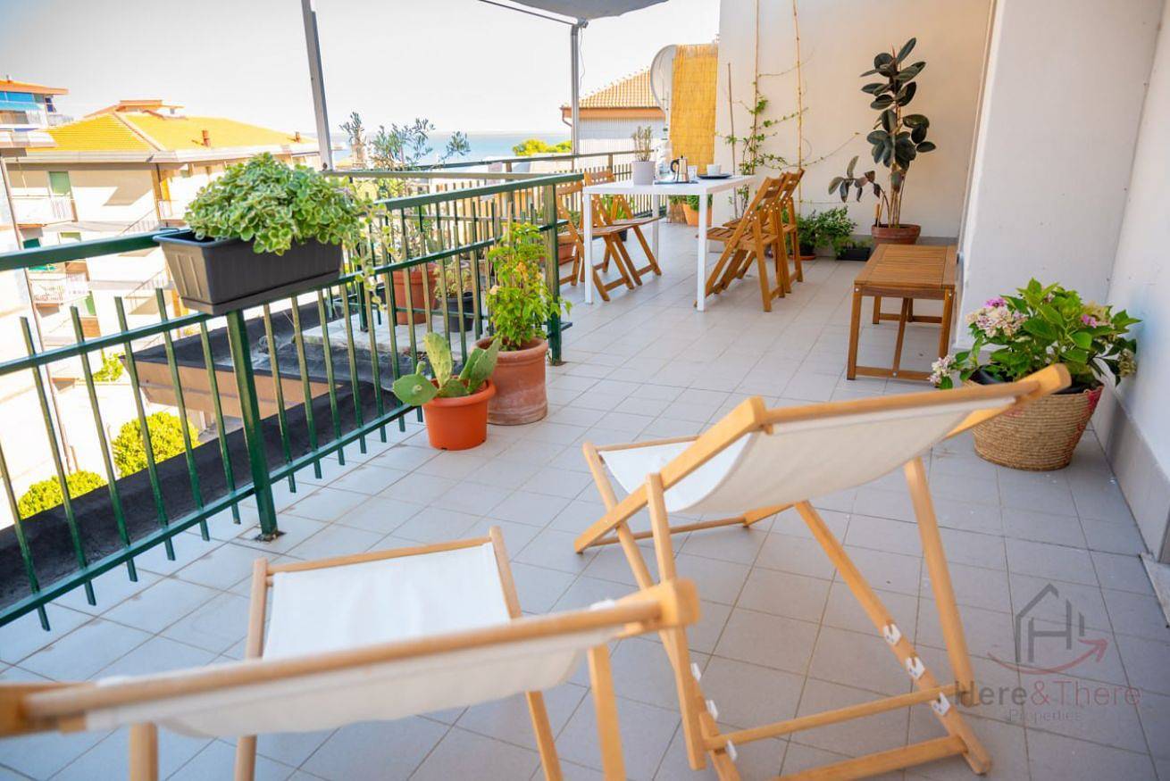 Appartamento intero, [Attico con Terrazza] • Mare 5Min • Treni 4Min in Varazze (Città), Varazze