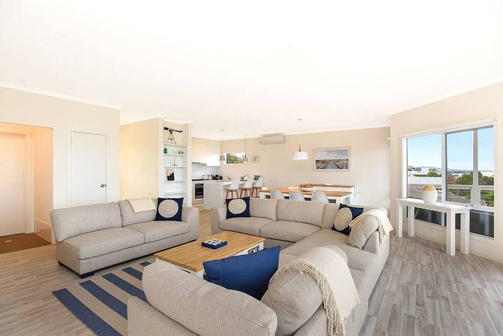 Holiday home for 12 people, with garden and balcony in Encounter Bay